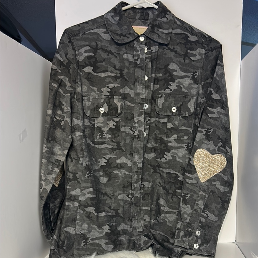 BELL By Alicia Bell Button Up Shirt Camo Heart Elbow Patch Military Fitted Sz 8